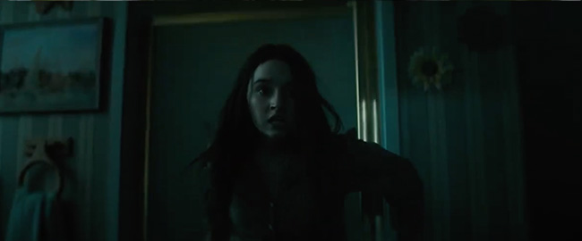 Trailer subtitulado para “No One Will Save You”, Kaitlyn Dever se enfrenta a extraterrestres