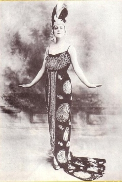 Poster She (1917)