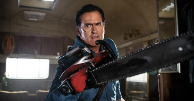 ¿Porqué Ash no trabaja en S-Mart en la serie de Evil Dead?