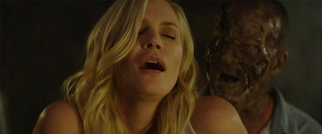 Clip de ‘The Black Room’, con Natasha Henstridge (Species)