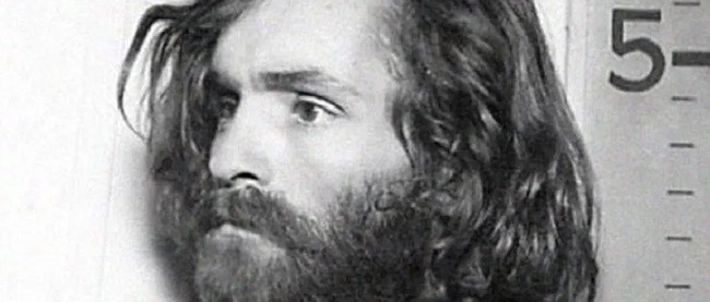 Trailer del nuevo documental sobre Charles Manson, narrado por Rob Zombie