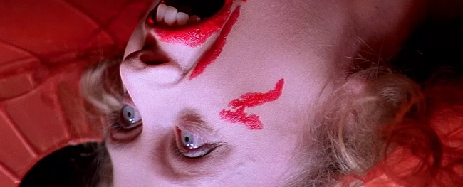 Simple primer póster del remake de ‘Suspiria’