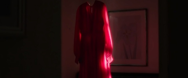 Un vestido maldito en el trailer de “In Fabric”
