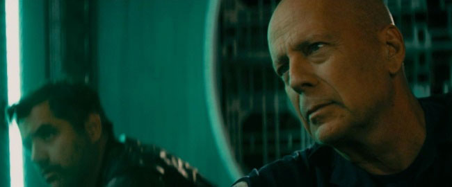 leer más Trailer de “Breach”, al espacio... ¡con Bruce Willis!
