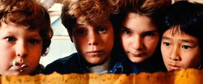 Warner trabaja en una serie de televisión de “Los Goonies”