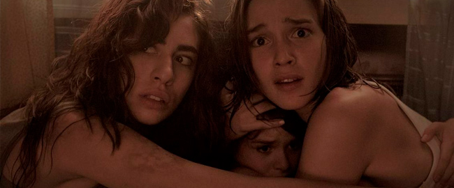 Primer pster para el filme de terror espaol La nia de la comunin