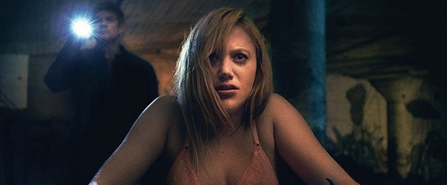 David Robert Mitchell, director de It Follows, lleva a Anne Hathaway al mundo de los dinosaurios de los 80