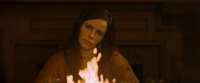 Primera imagen de “Mom”, título de terror protagonizado por Emily Hampshire