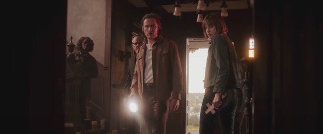 El primer clip de “Salem’s Lot” muestra el terror que acecha en la mansión de Straker