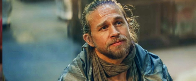 Charlie Hunnam protagonizará la tercera temporada de “Monstruos” como el asesino en serie Ed Gein