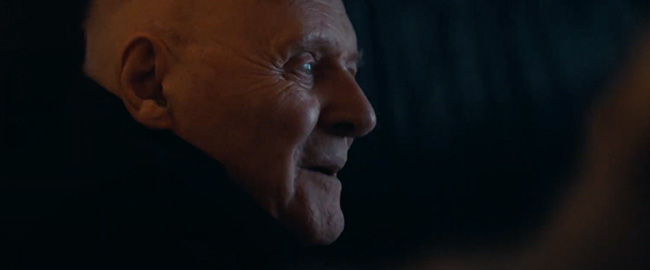 Clip de “Blindado”: Anthony Hopkins convierte un SUV en una trampa mortal para Bill Skarsgård