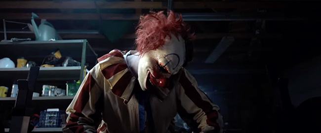 “Clown in a Cornfield”: Frendo convierte la rutina en masacre en su nuevo y sangriento clip