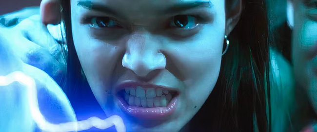 “Y2K” ya disponible en alquiler digital en España: el caos adolescente de A24 llega con tráiler oficial
