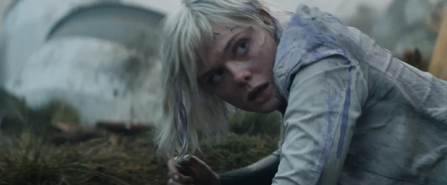 Elle Fanning interpreta a dos personajes en “Predator: Badlands”, el nuevo capítulo de la saga