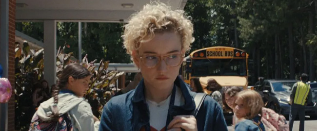 Warner Bros. estudia una precuela de “Weapons” centrada en la tía Gladys
