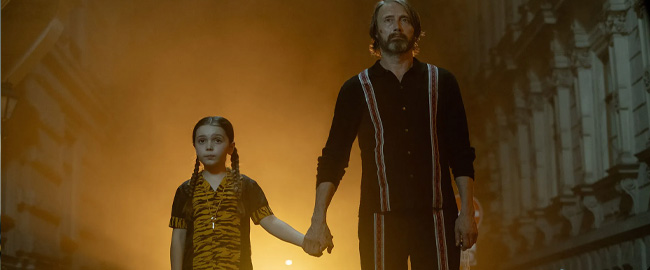 Trailer de “Dust Bunny”: Mads Mikkelsen y Sigourney Weaver protagonizan la oscura fantasía de Bryan Fuller