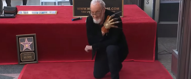 Ya puedes ver la ceremonia completa: Robert Englund recibe su estrella en el Paseo de la Fama
