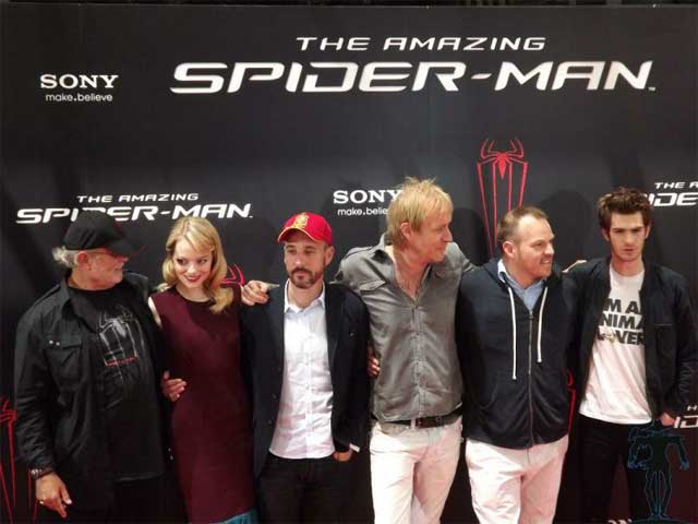 Spiderman bate a los Los Vengadores en Oriente