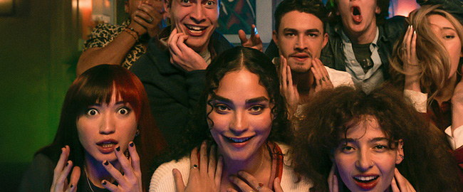 Lo que hay dentro Netflix comedia terror final explicado