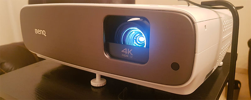 Un cine en el saln de tu casa con el Proyector BenQ 4K W2700