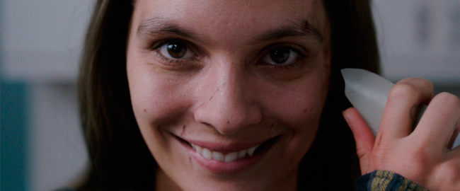 Cartel de la película Smile con rostro sonriente inquietante